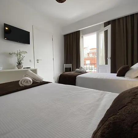 The Rock 招待所 蓬塔德尔加达