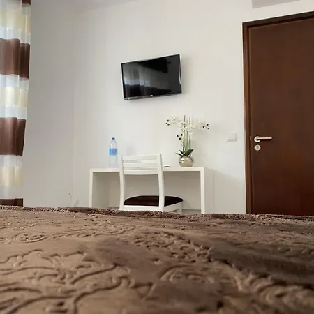 The Rock 招待所 蓬塔德尔加达