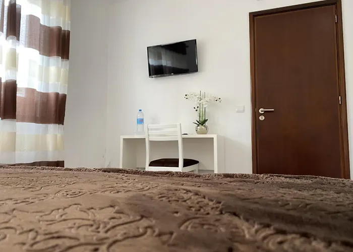 The Rock Konukevi Ponta Delgada